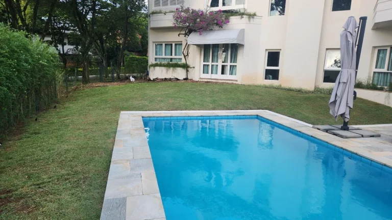 Imagem Residência Imponente em Esquina Privilegiada no Residencial Alphaville 9