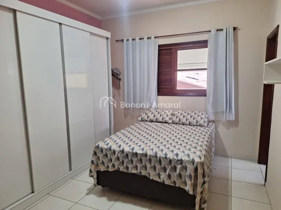 Imagem Belo sobrado em estilo colonial localizado em rua tranquila no Loteamento Caminhos de San Conrado. N...