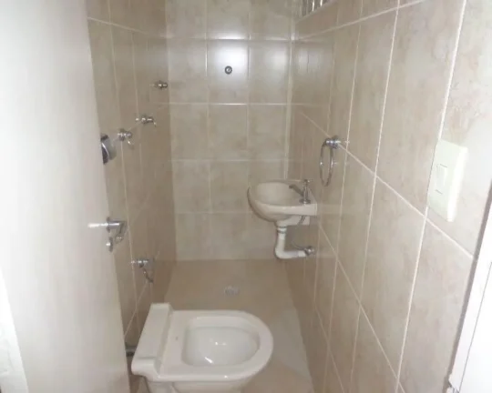 Imagem Sobrado na Avenida Professor Lucas de Assunção, com 3 quartos e 1 suite