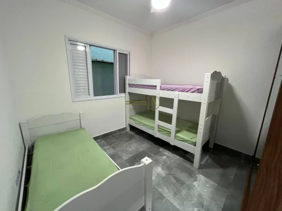 Imagem Casa novíssima térrea, 100 metros da praia, piscina e lavabo