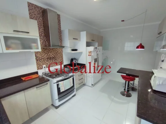 Imagem Casa sobreposta alta com 3 dormitórios, 2 vagas de garagem na Vila belmiro em Santos por R$ 910.000,00