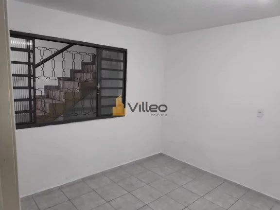 Imagem Duas casas.

Casa do piso superior: Em fino acabamento e inteira reformada.
Sala, dois quartos sendo...