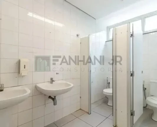 Imagem Casa Comercial para Locação no Jardim Europa, São Paulo-SP: 6 Salas, 4 Banheiros, 10 Vagas de Garagem, 1.003m² de Área.