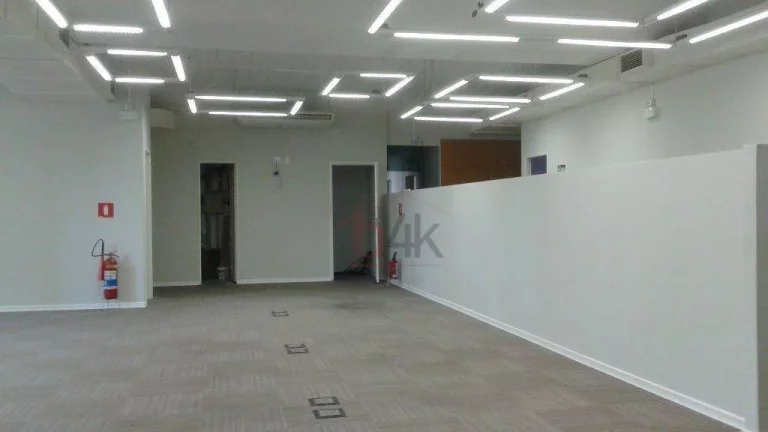 Imagem Sala Comercial de 374m² com 8 Vagas para Alugar na Berrini
