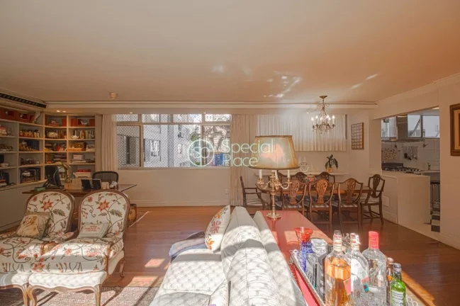 Imagem Apartamento reformado com 183m² à venda na melhor localização dos Jardins, com aparelhos de ar c...