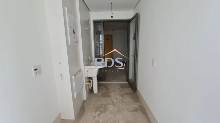 Imagem Vende excelente apartamento de 160m² com 3 su;ites e 2 vagas no contrapiso