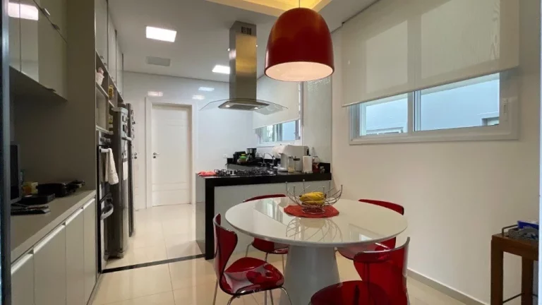 Imagem Imperdível casa em condomínio de luxo no Residencial Tamboré 10 em Santana de Parnaíba-SP: 4 quartos, 4 suítes, 5 banheiros, 4 vagas, 566m²!
