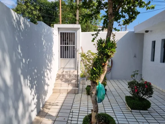 Imagem Casa com 192 m² 2 Dormitorios sendo 2 Banheiros e 4 Vagas de Gargens