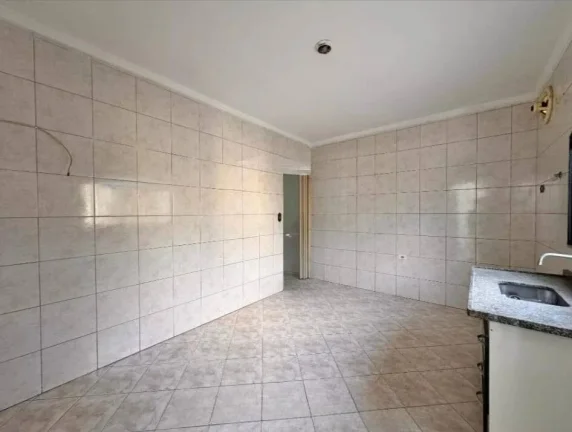 Imagem Casa para Alugar com 55mts, quintal no Jardim Rina