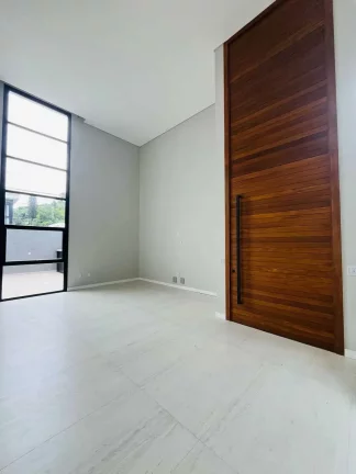 Imagem Casa alto padrão com 3 suítes sendo 1 master e 5 vagas - América | Joinville/SC