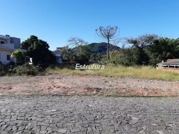 Terreno de 650m² próximo ao Bairro Dores