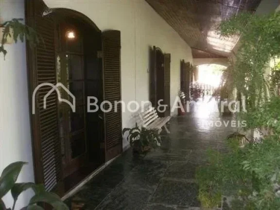 Imagem Excelente imóvel, alto padrão, com sólida construção, executada com materiais de primeira linha...