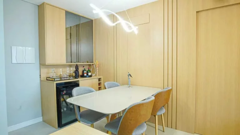Imagem Apartamento com 3 dormitórios sendo 1 suíte e 2 vagas de garagem no Bairro São João em Itajaí