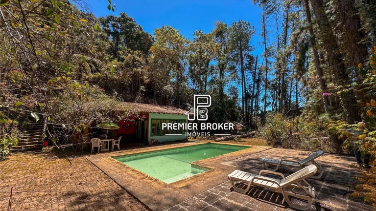 Imagem Casa com 4 dormitórios à venda, 230 m² por R$ 690.000,00 - Zona Rural - Teresópolis/RJ