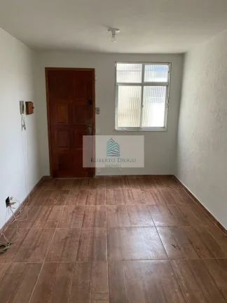 Imagem Imperdível: Apartamento na Taquara, Rio de Janeiro-RJ - 2 quartos, 1 sala, 1 banheiro, 1 vaga de garagem - 50,00 m² de área.