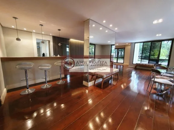 Imagem Vendo SUPER Apartamento na região do Morumbi, um excelente imóvel de 211m², com 3 Dormitorios grandes, sendo 1 Suíte com varanda, Sala de estar e Jantar, Cozinha, Lavanderia com dependência de empregada, banho Social e Lavabo, 3 vagas de garagem cobertas,