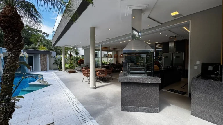 Imagem Imperdível: Casa à venda em Riviera de São Lourenço Módulo 24! 7 quartos, 7 suítes, 3 salas, 4 vagas e 500m² de área.