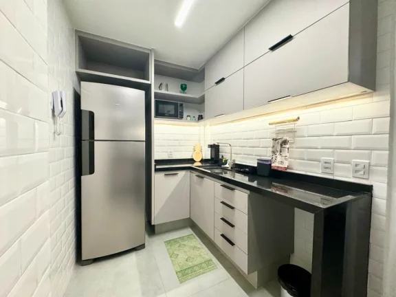 Imagem Imperdível: Apartamento à venda no Leblon, Rio de Janeiro - 2 quartos, 1 suíte, 1 sala, 2 banheiros, 70m² de área!