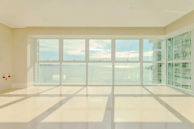 Imagem Apartamento com 3 suítes e 3 vagas de garagem em Balneário Camboriú