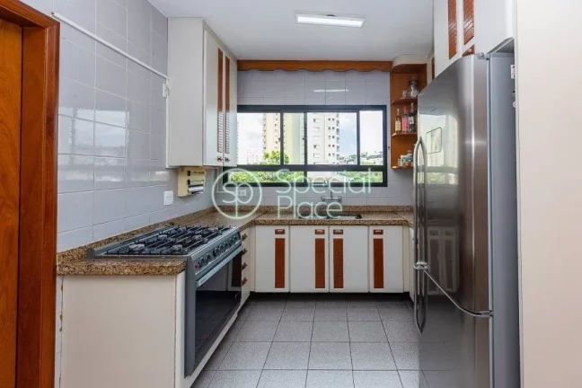 Imagem Apartamento Ideal para quem gosta de espaço, amplo, bem arejado com muita luz natural, 3 dorms, 3 s...