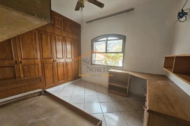 Imagem Sobrado 270m², 3 dormitórios, armários planejados, piscina, quadra, 4 vagas de garagem. 
O imóve...
