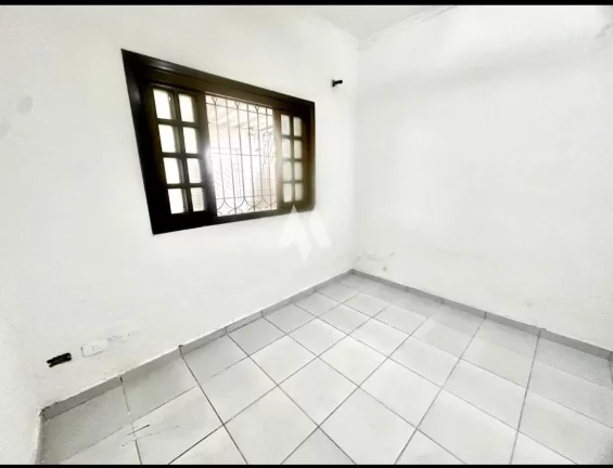 Imagem Casa Isolada à Venda com 3 Dormitórios e Piscina no Bairro Bom Retiro em Santos/SP