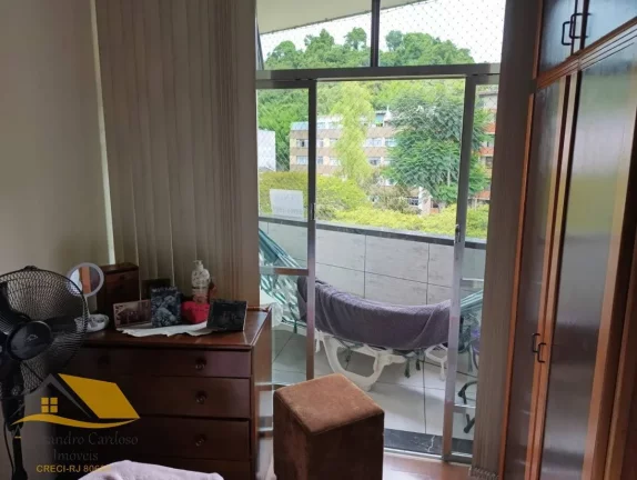 Imagem Vendo Apartamento no Centro com 3 Quartos Mais Dependência Completa e Garagem