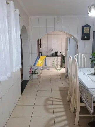 Imagem Casa à Venda com 204m², 3 dormitórios, 2 salas e 3 vagas!!!