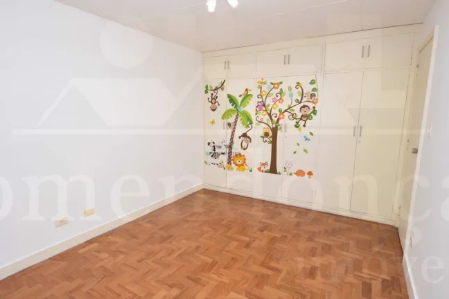 Imagem Apartamento bem distribuído com living para 02 ambientes, janelas grandes proporcionando boa ilumin...