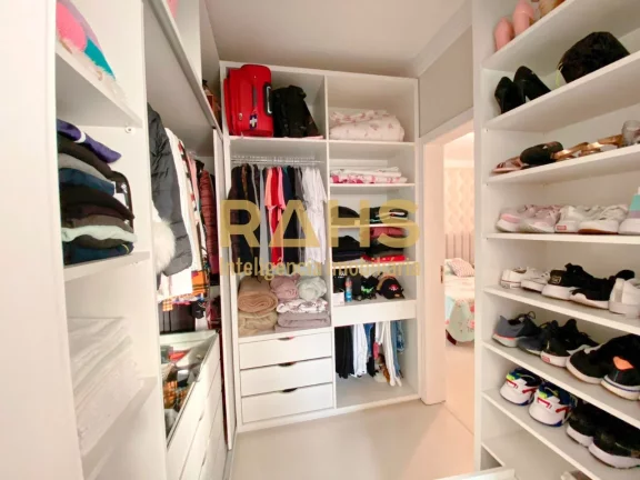 Imagem Lindo sobrado averbado, mobiliado com muito requinte e bom gosto! Em ótima localização, entre o N...