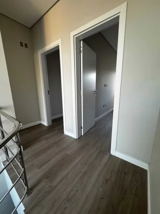 Imagem Sobrado com 3 suítes e 2 vagas de garagem no Dom Bosco em Itajaí