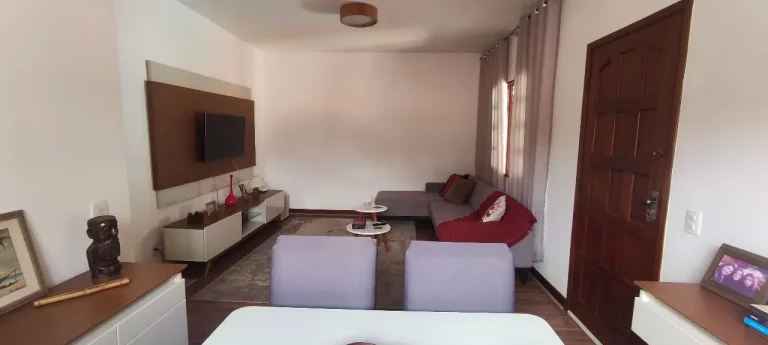 Imagem Encantadora Casa com 3 Dormitórios em Albuquerque - Oportunidade Imperdível por R$ 510.000