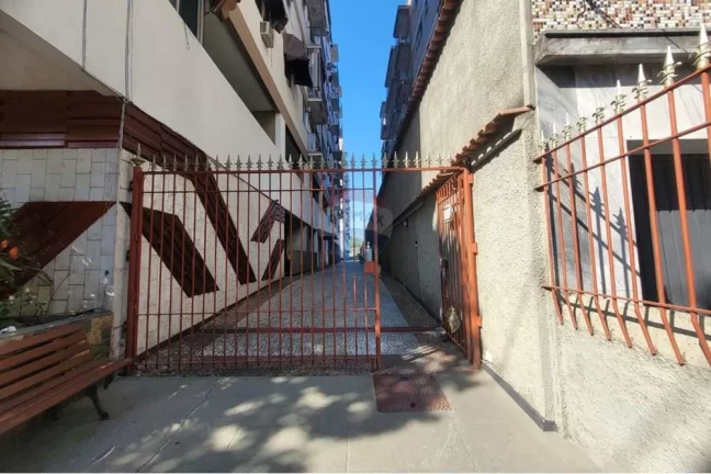 Imagem Cobertura com 115m² e com 3 quartos na Praça Seca, Rio de Janeiro.