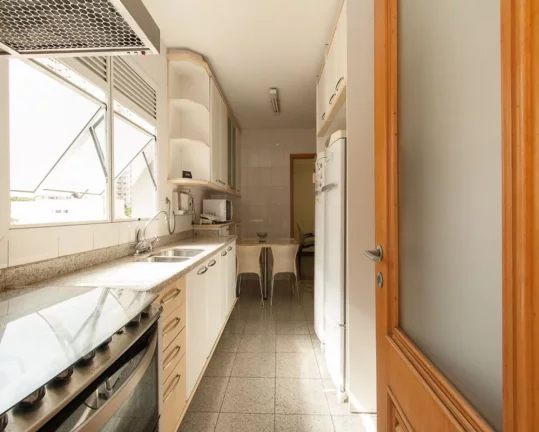Imagem Excelente apartamento, 1 por andar com 189m², a venda em Pinheiros.