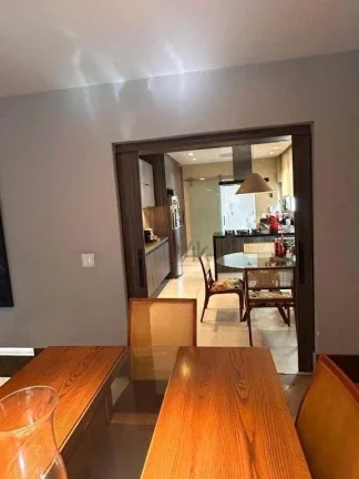 Imagem Elegante apartamento de 220m² com quatro dormitórios a venda no Campo Belo.
