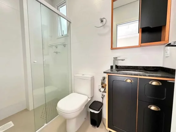 Imagem Apartamento mobiliado com 3 dormitórios sendo 3 suítes e 2 vagas de garagem em Balneário Camboriú/SC