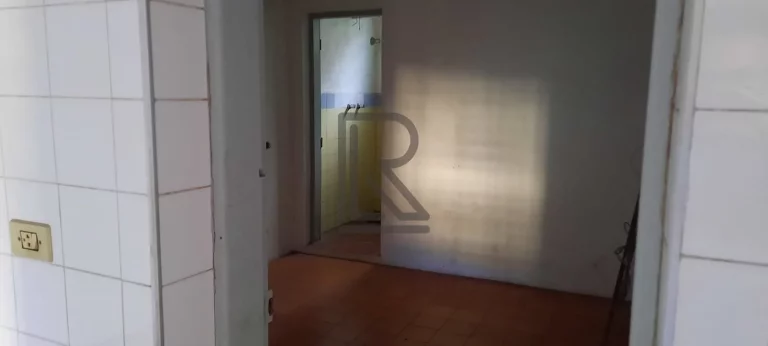Imagem Oportunidade Imperdível: Casa Antiga em Localização Estratégica com Potencial Comercial!