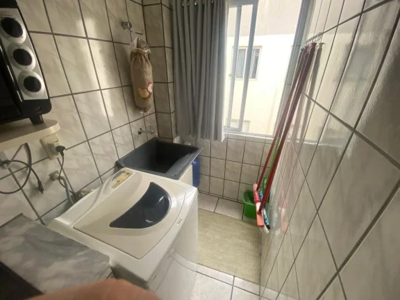 Imagem Apartamento mobiliado com churrasqueira a carvão e varanda na quadra mar na praia de Gravatá em Navegantes a venda pela Imobiliária Adriano Carpes