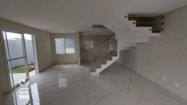 Imagem Sobrado com 141 m², terraço privativo, 3 quartos sendo 1 suíte à venda por R$ 799.000 - Uberaba - Curitiba/PR