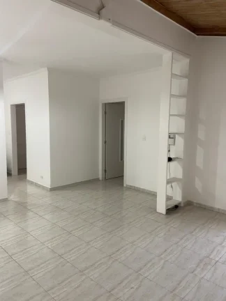 Imagem "Cansado de viver apertado e inseguro? Descubra essa raridade com terreno gigante e estilo!"