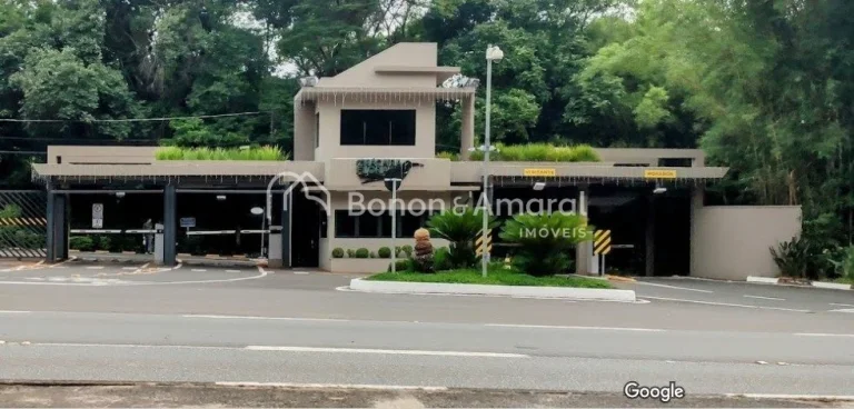 Imagem **Exclusiva Casa com 6 Quartos e Área de Lazer Completa em Condomínio de Alto Padrão**