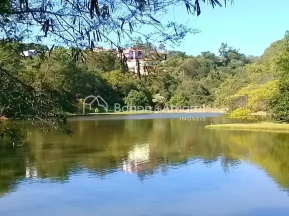 Imagem Linda residência em condomínio fechado, oferecendo três quartos, sendo duas suítes, sala ampla p...