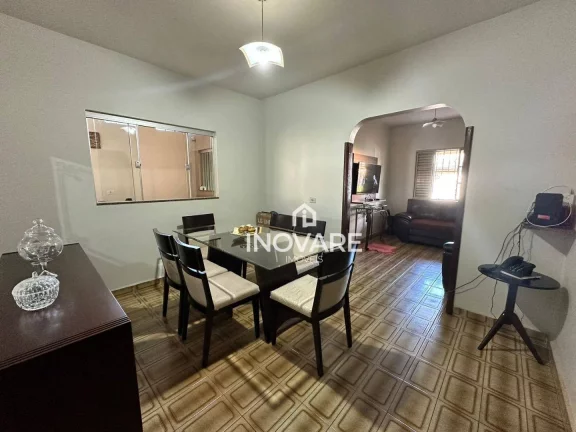 Imagem Casa com 3 dormitórios à venda, 162 m² por R$ 850.000,00 - Setor Central - Itumbiara/GO