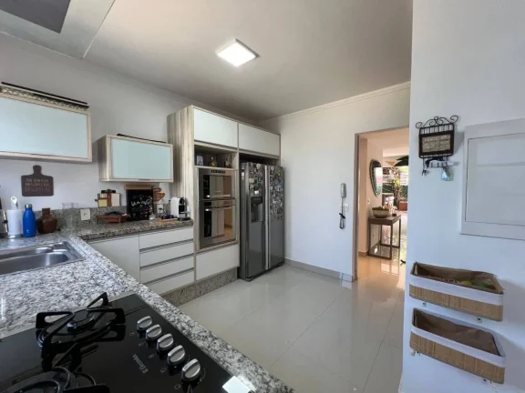 Imagem Casa com 5 quartos à venda, 180 m²