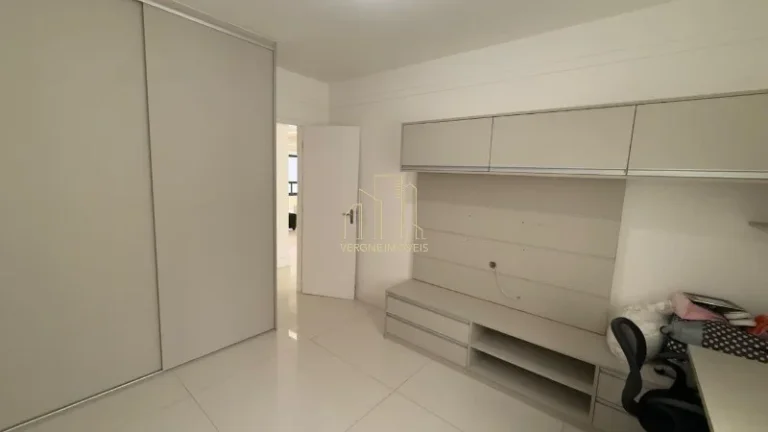 Imagem Apartamento 4 Quartos à Venda em Salvador | 212m², Reformado, 2 Suítes e 2 Vagas