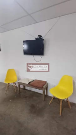 Imagem Vendo Excelente oportunidade na Lapa. Casa de 2 Dormitórios sendo uma suíte, sala em 2 ambíentes, 2 vagas de garagem, áreatotal 171m2, frente para 2 ruas, Jardim com algo natural, quintal com Árvores frutíferas produzindo, aproveite essa oportunidade, Val