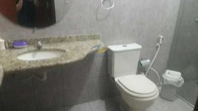 Imagem Vendo casa com 3 quartos sendo 3 suítes, 1 banheiro social, 2 salas, cozinha e área de serviço, DCE