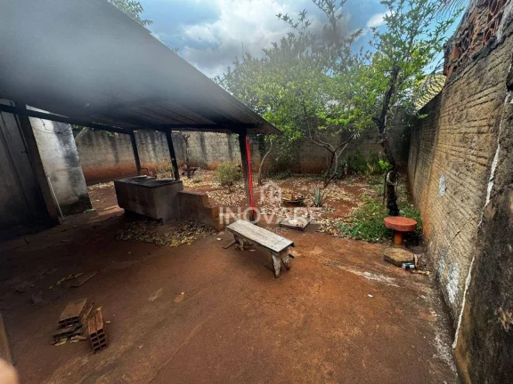 Imagem Casa com 3 dormitórios à venda, 90 m² por R$ 160.000,00 - Jardim Leonora - Itumbiara/GO