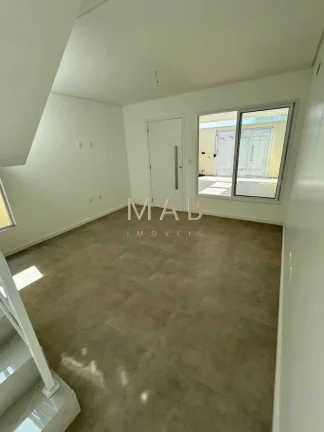 Imagem Imperdível casa de 3 quartos, 1 suíte, 2 salas, 2 banheiros, 2 vagas na cidade de Florianópolis-SC, bairro Ingleses do Rio Vermelho - 143m².