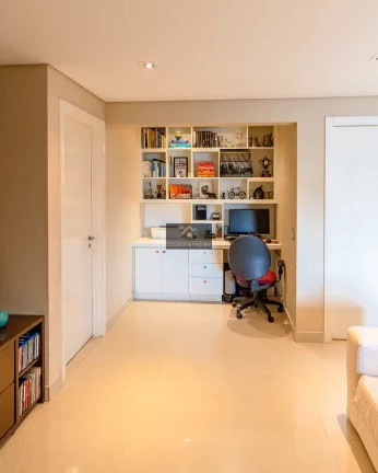 Imagem APARTAMENTO 133,00 M ÁREA ÚTIL 3 QUARTOS SENDO 1 SUÍTE SALA 3 AMBIENTES LAVABO PORCELANATO VARANDA GOURMET VISTA 2 VAGAS GARAGEM DEPÓSITO MERCADINHO